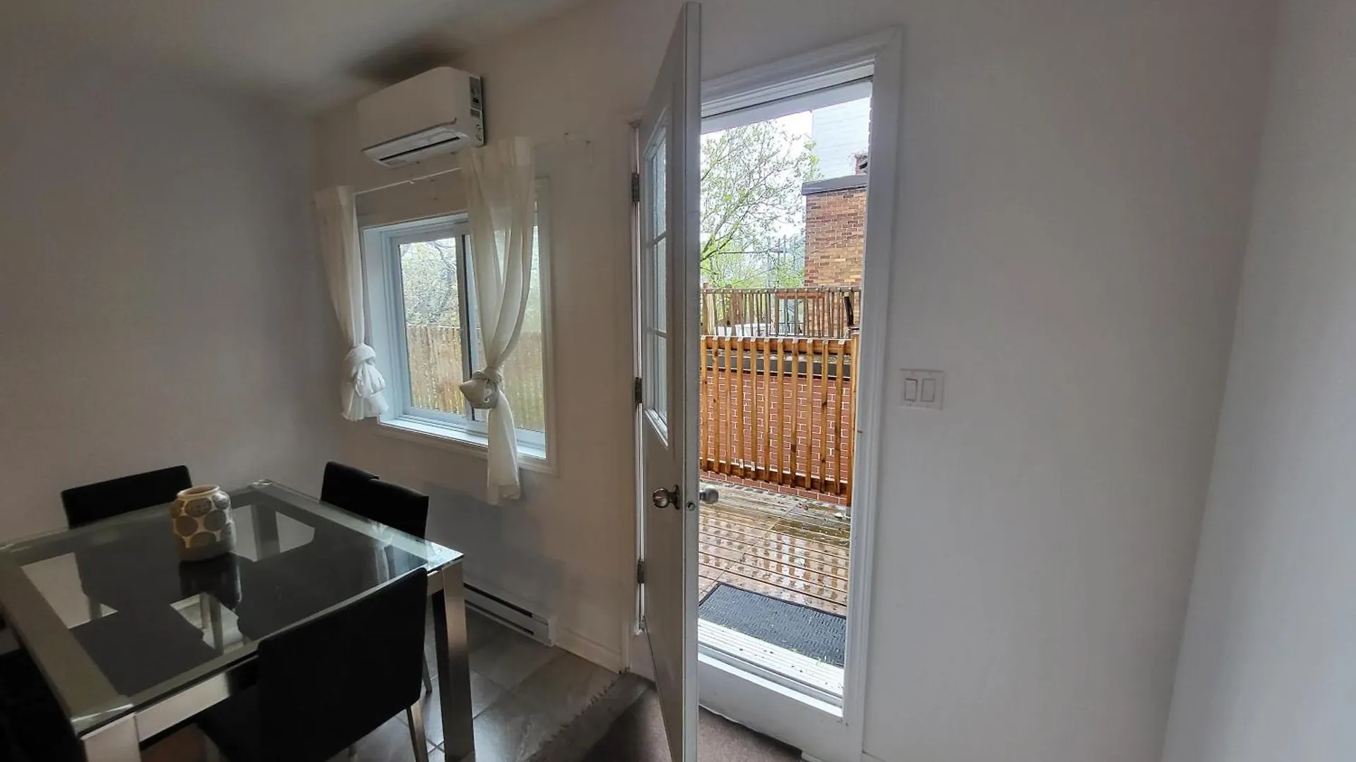 Chambre Lumineuse Et Confortable Montreal