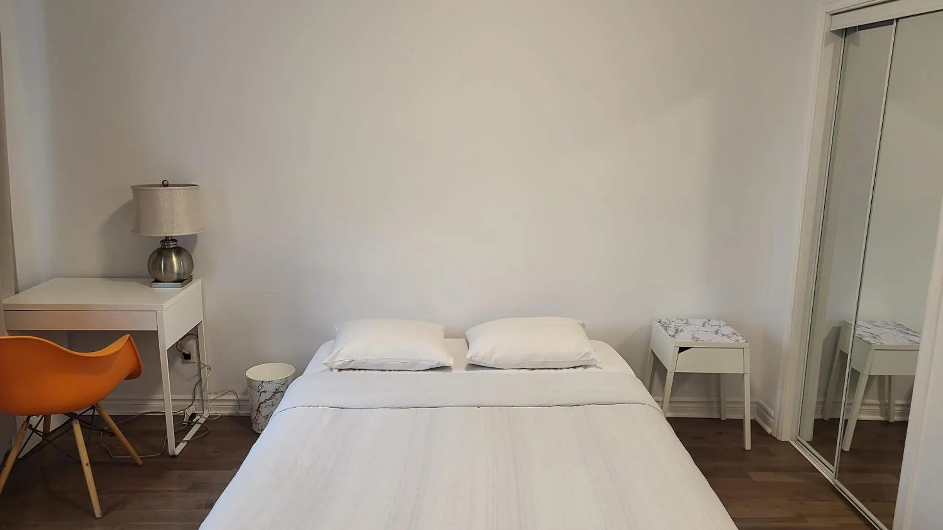 Chambre Lumineuse Et Confortable Montreal Canada